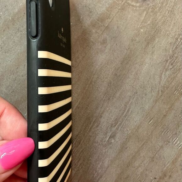Kate Spade striped, protective case for I phone X/XS. - Picture 4 of 5